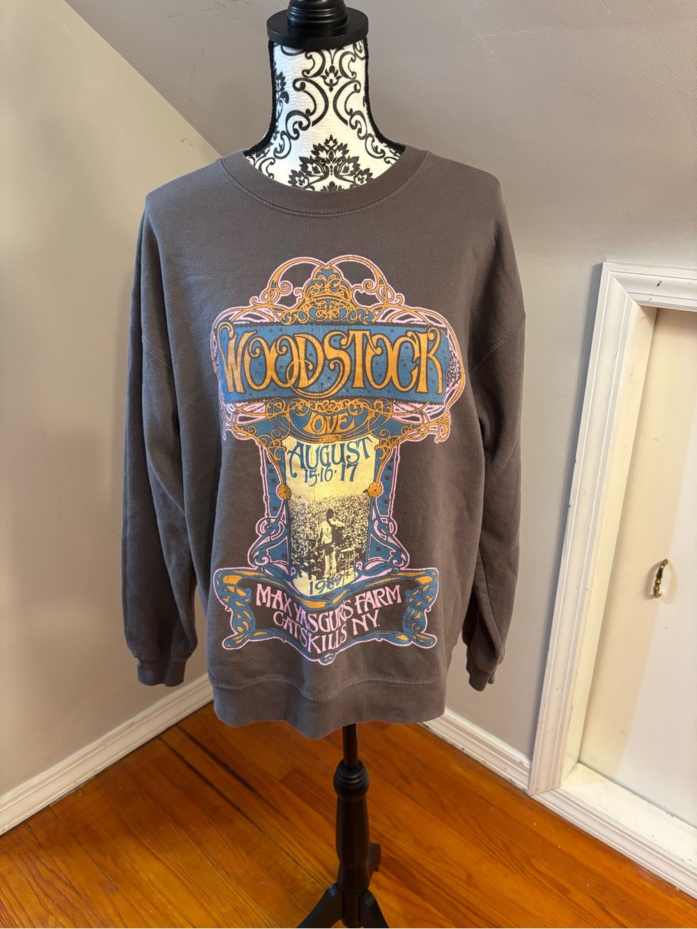 Woodstock Crewneck Sweatshirt Large Gray American Classics 1969 Festival Rock